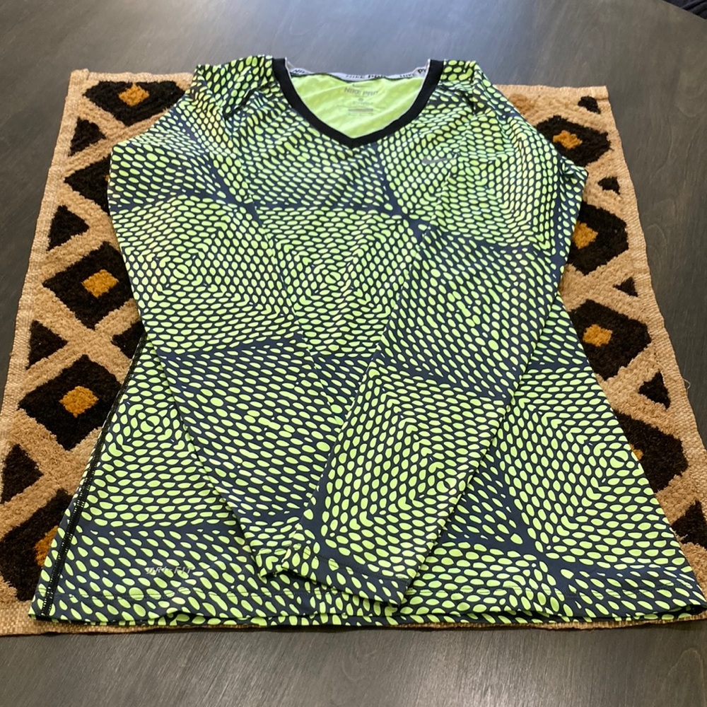 Nike Pro Dri-Fit Shirt Women’s Size Medium Fitted long sleeve